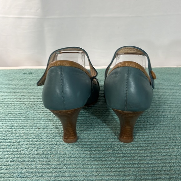 Steve Madden Blue and Tan Mary Jane heels, Size 9 M - Picture 3 of 4